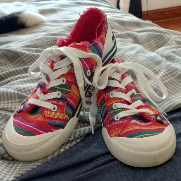 Rocket Dog Striped Sneakers;w/Stylish Frayed Edges; Worn Once; Like New; Sz 9 - Picture 3 of 5